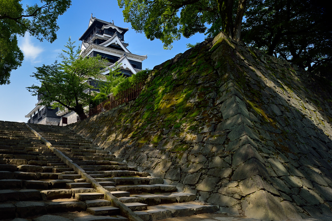 作品2：熊本城の石垣と天守閣