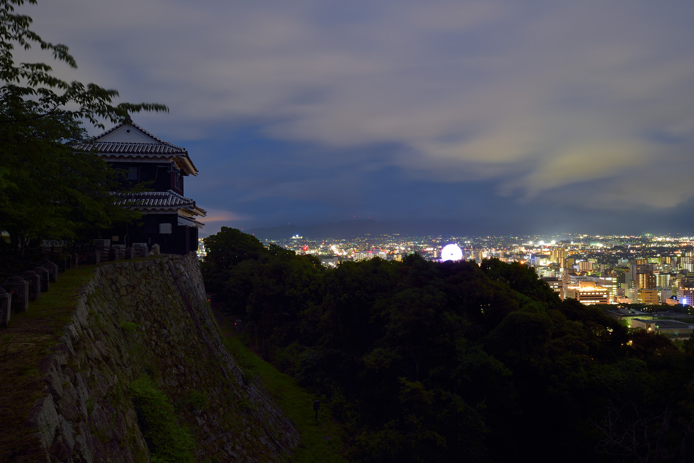 作品4：松山城と夜景